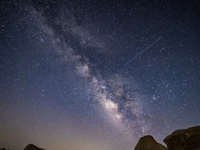 Bukan Bintang Jatuh, Ini Penjelasan Ilmiah Fenomena Hujan Meteor Perseid yang Puncakya Terjadi setiap Agustus