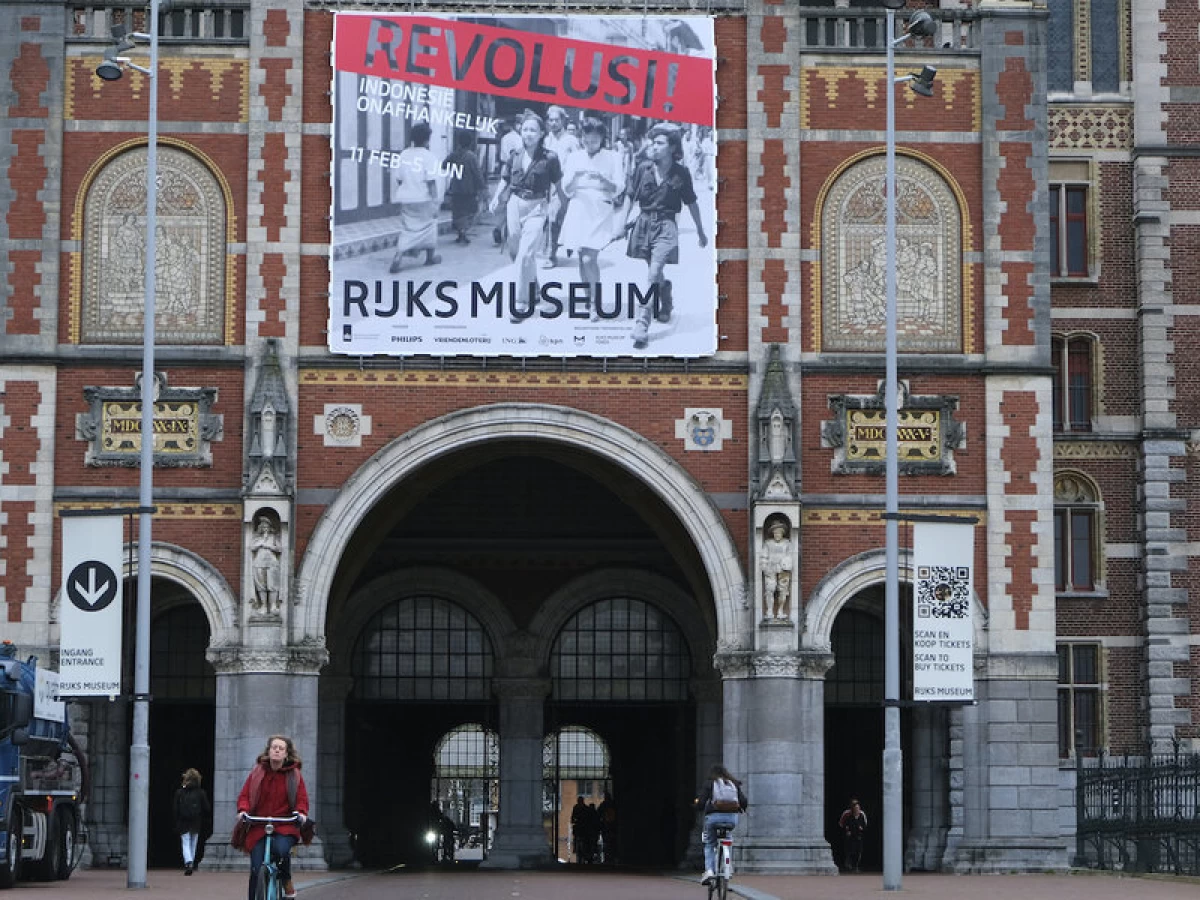 Revolusi, Republik, Revolusioner