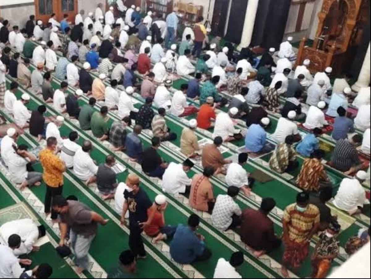 Tertinggal Rakaat Sholat Jumat? Ini yang Harus Dilakukan