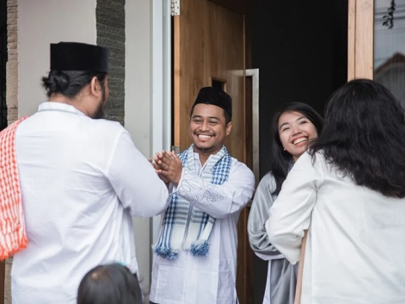 Benarkah Silaturahim Bisa Tunda Kematian? Begini Penjelasannya