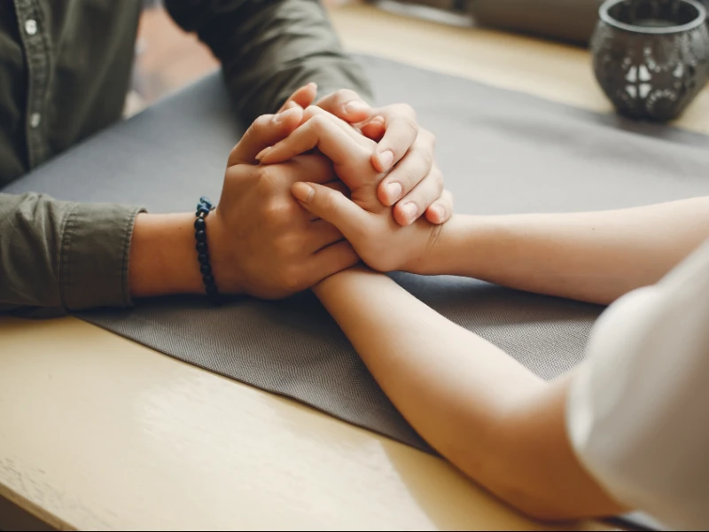 Doa dan Cara Agar Pasangan Tak Selingkuh saat LDR
