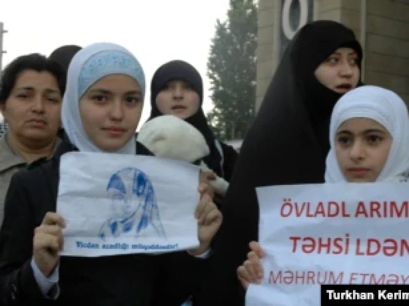 Gelombang Protes Larangan Jilbab di Sekolah Azerbaijan Terus Meluas