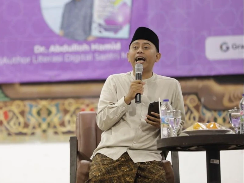 Abdulloh Hamid, Dosen Muda UINSA Surabaya yang Gencar Kampanyekan Santri Melek Literasi Digital