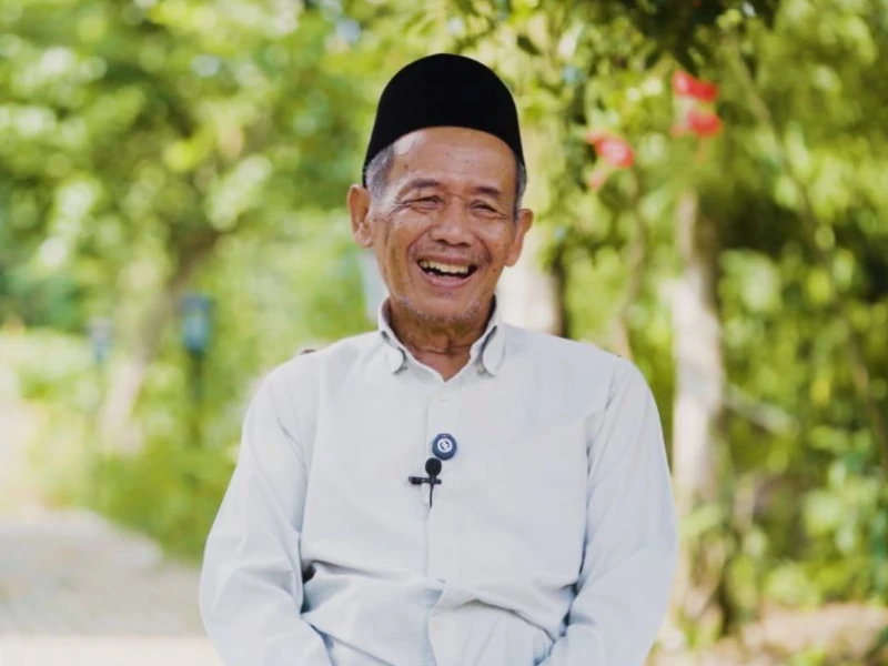 Ahmad Tohari dan Nafas Pesantren dalam Sastra Indonesia