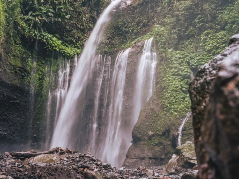 Berbagai Keindahan Liburan ke Air Terjun dan Tips Persiapannya, Faktor Penting: Perhatikan Cuaca