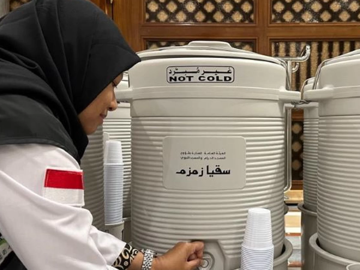 Bisa Didenda Rp25 Juta, Jemaah Haji Jangan Masukkan Air Zamzam di Koper Bagasi