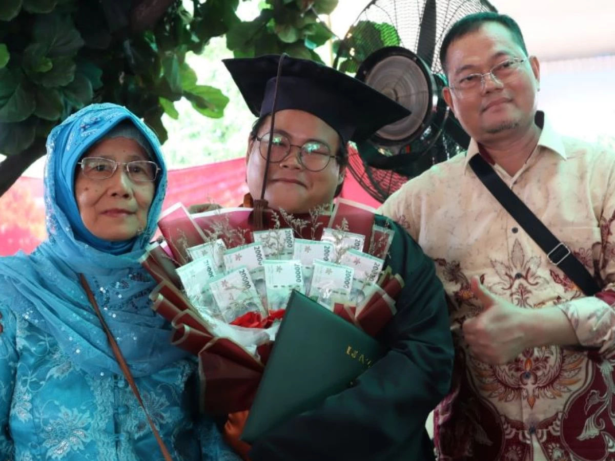 Sosok Amin Hambali, Wisudawan Disabilitas yang Selesaikan Studi Sarjana di UIN Walisongo