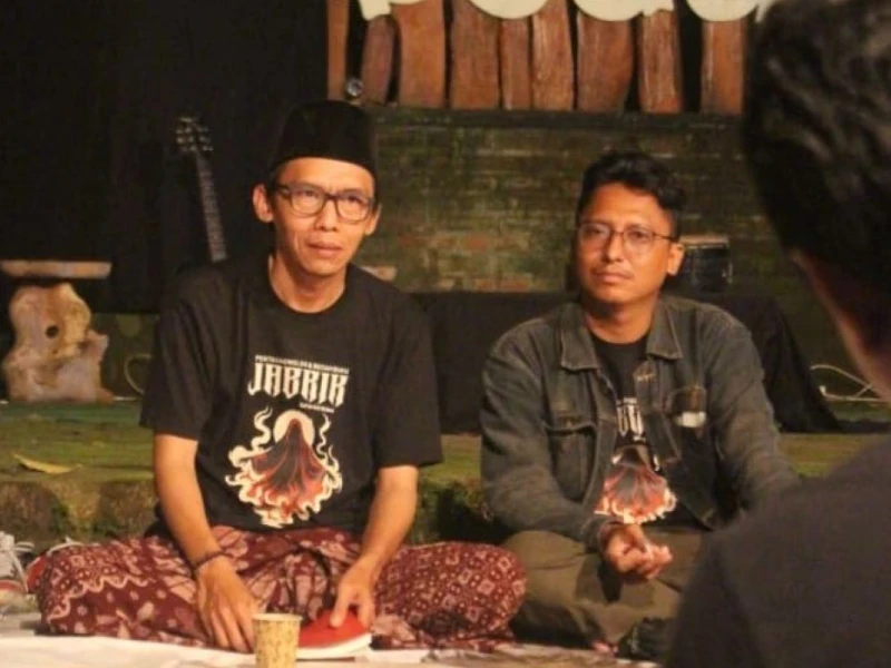 Arif Khilwa, Guru yang Menginspirasi Siswa Pati dengan Tulisan dan Karya