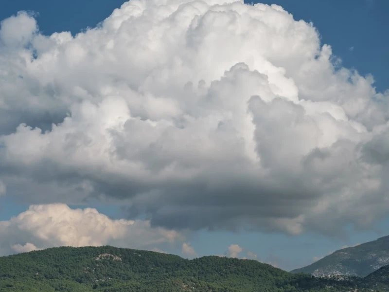 Awan Cumulonimbus Dominasi Indonesia Sepekan ke Depan, Waspadai Hujan Lebat dan Angin Kencang