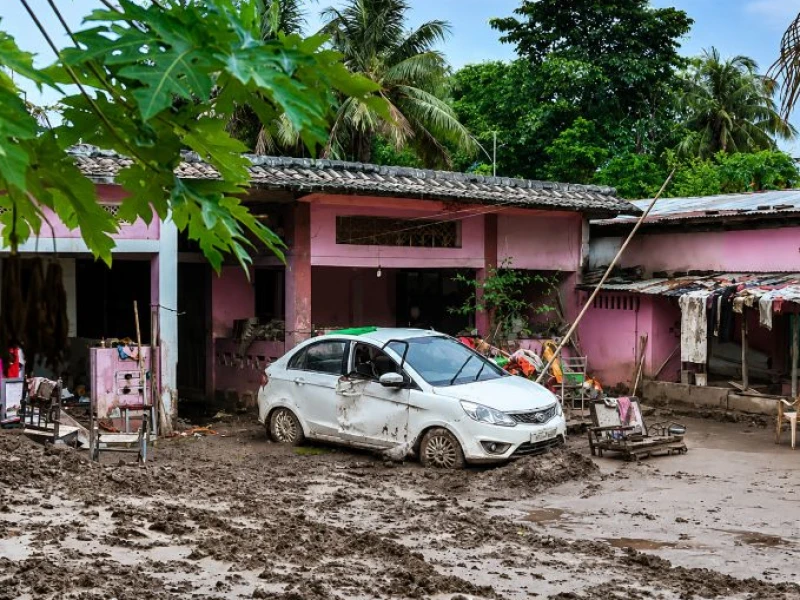 Banjir di India Timur Laut Tewaskan Hampir 100 Orang