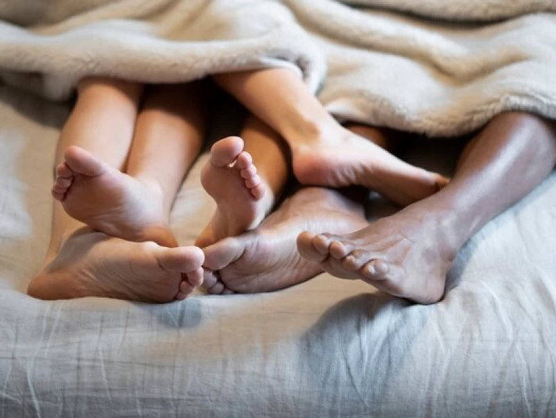 Hukum Berhubungan Seks dengan Dua Istri atau Lebih Sekaligus