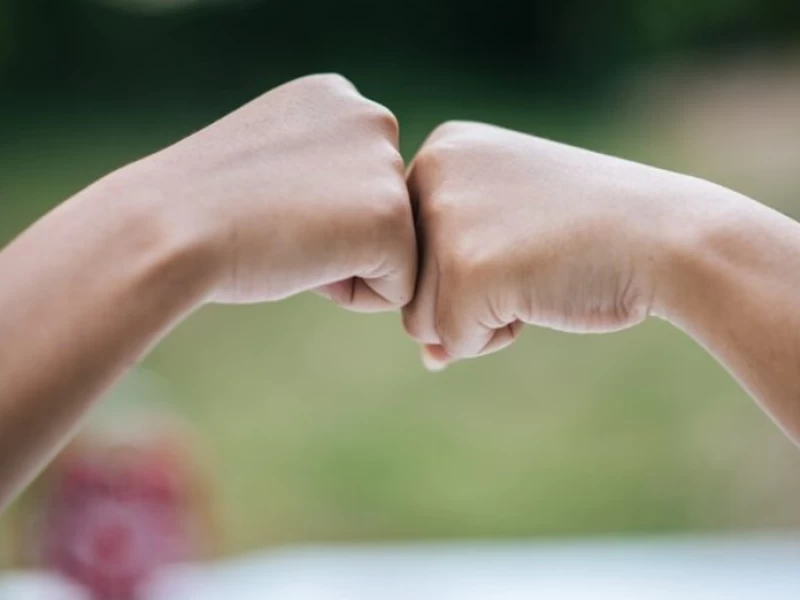 Bersentuhan Kulit dengan Transgender, Batalkah Wudhunya?