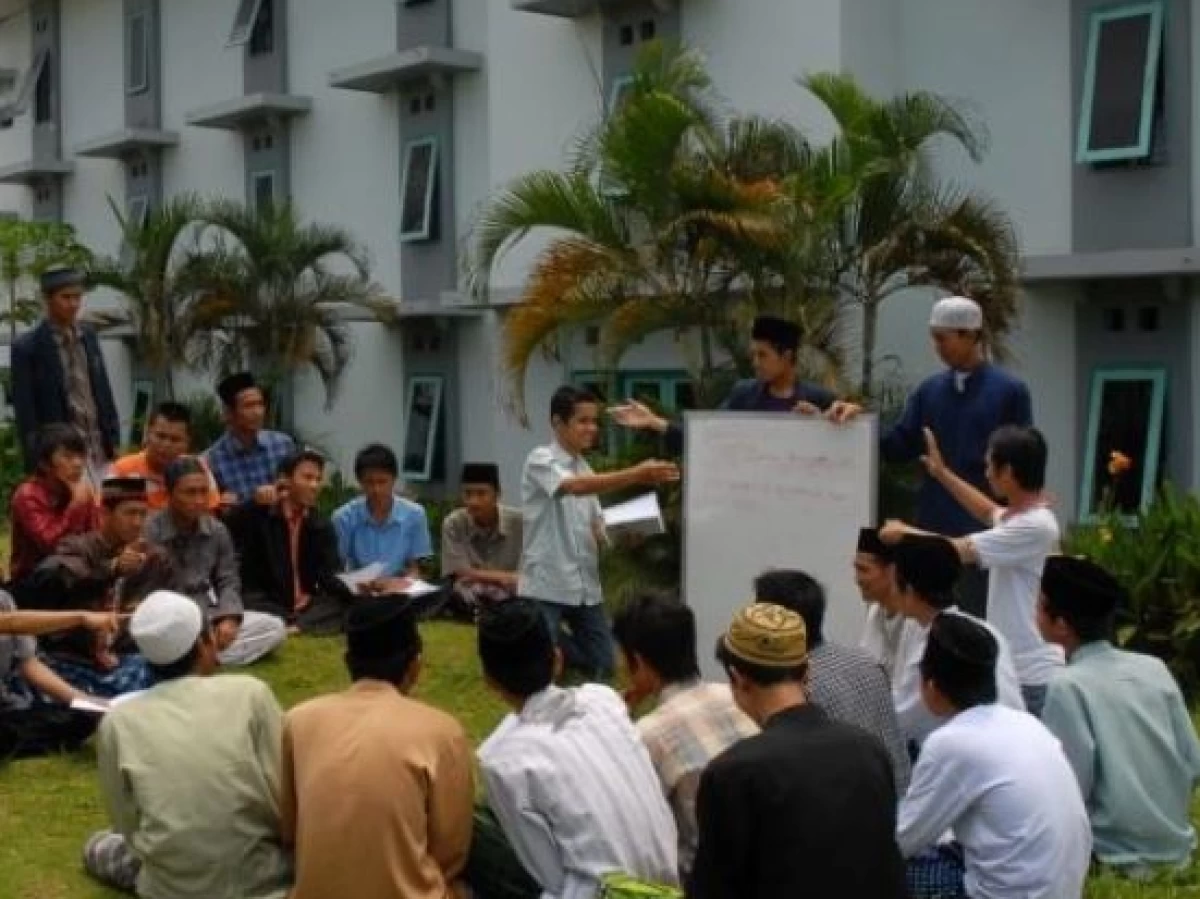 Kuliah Sambil Mesantren, Memang Bisa? Simak Tipsnya