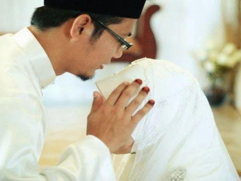 3 Doa Mempelai Pria saat Sentuh Ubun-ubun Istrinya