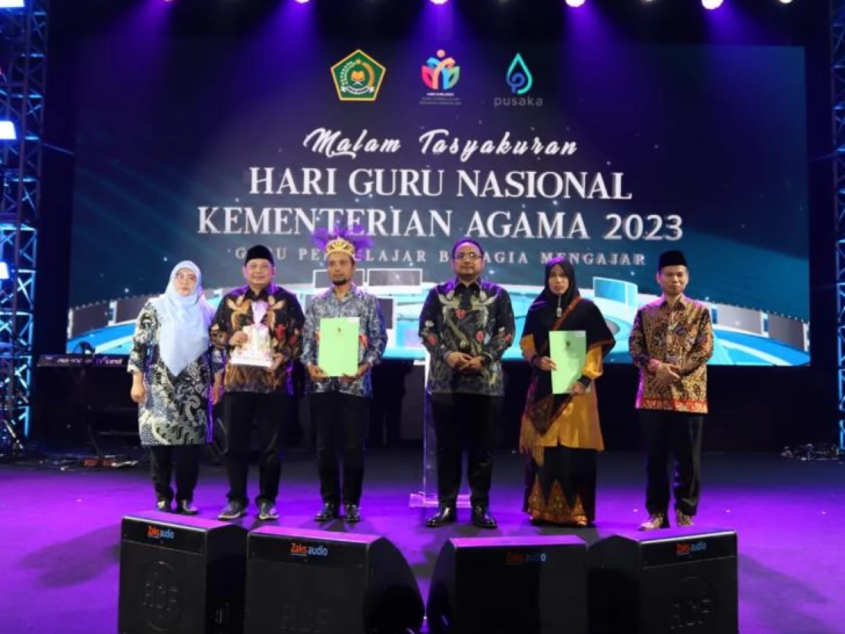 Menag Serahkan 98.972 SK Inpassing di Hari Guru Nasional 2023