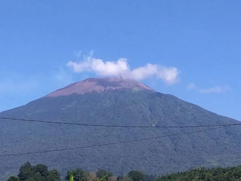 Terkait Aktivitas Vulkanik Gunung Slamet, Masyarakat Diminta Tenang