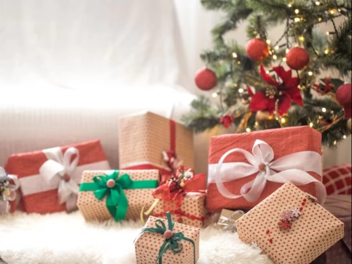 Natal Tiba, Apa Hukum Menerima Hadiah dari Non-Muslim?