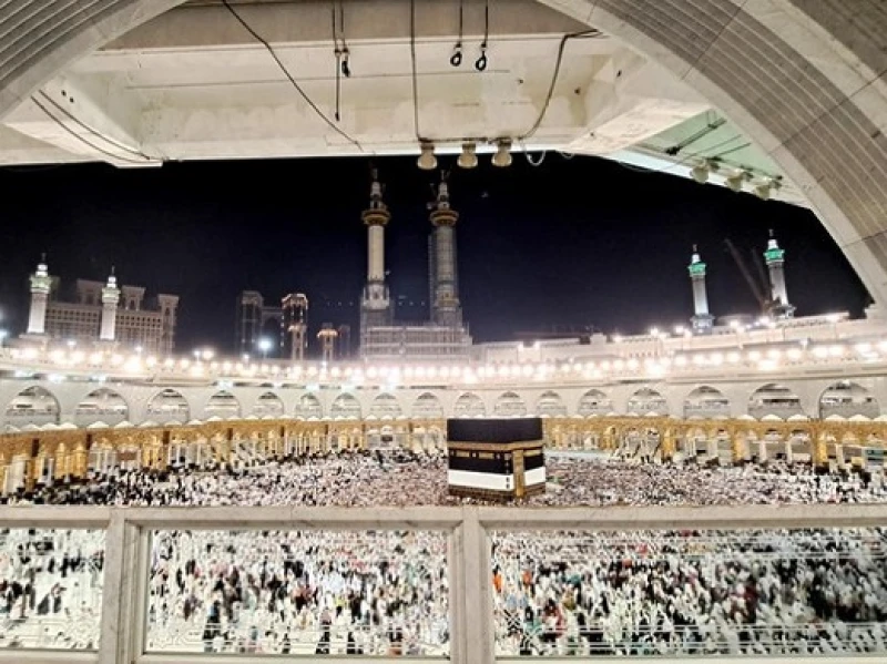 Pahala Sholat Seratus Ribu Hanya di Masjidil Haram atau Seluruh Area Makkah?