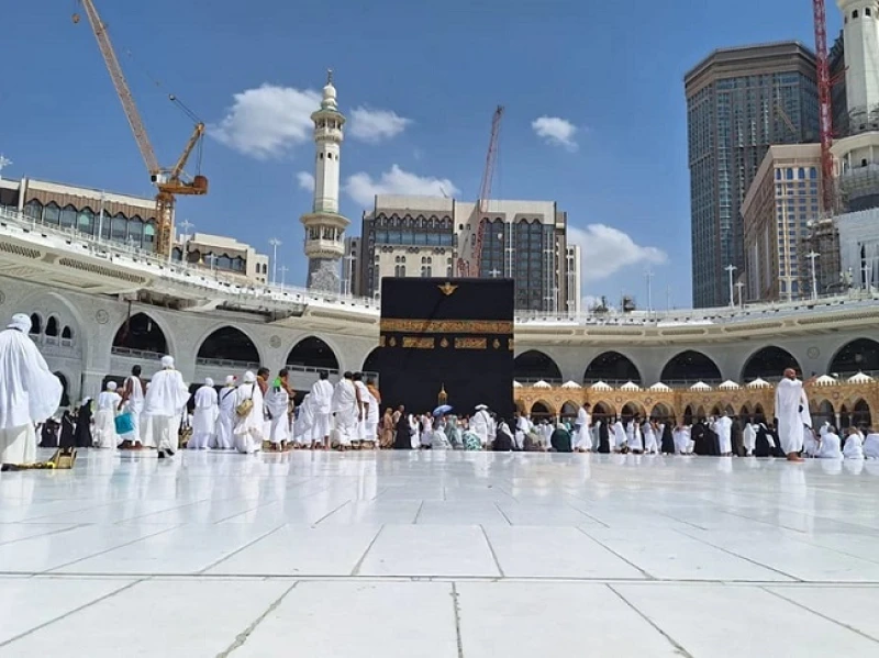 Masih Punya Utang Tapi Berangkat Haji, Apakah Sah?