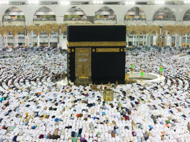 Imam Beda Mazhab? Ini yang Bisa Dilakukan Makmum