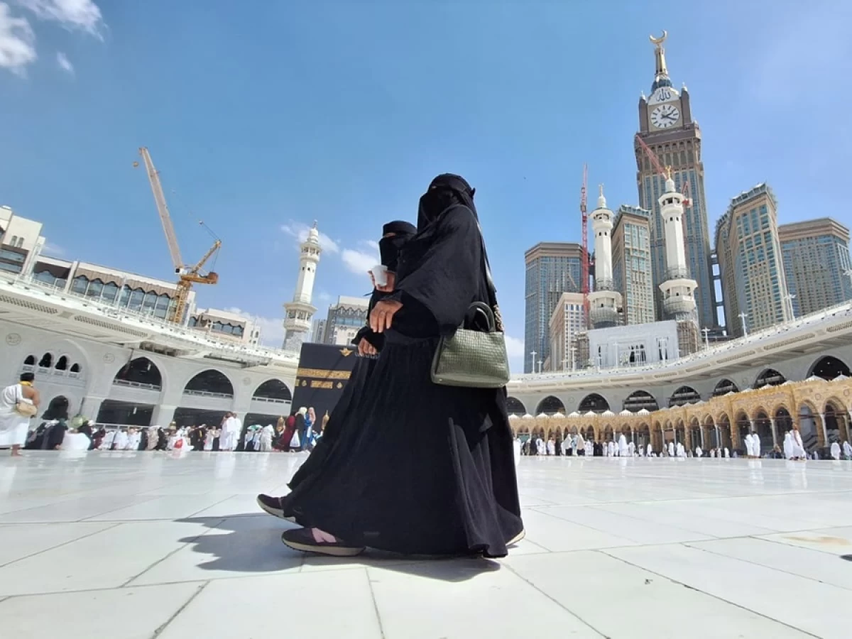 Ketika Perempuan Badui Berhaji Sembari Mengakali Tuhannya di Depan Ka'bah