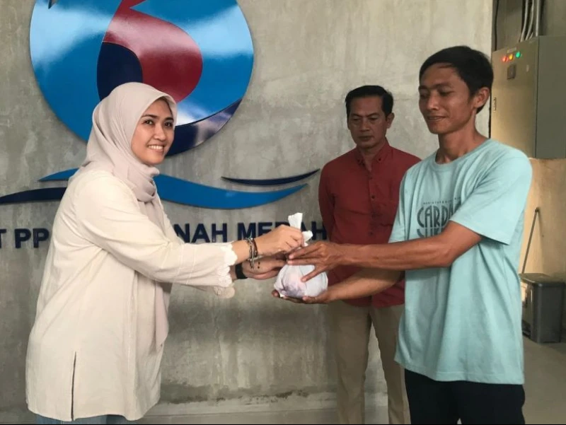 Idul Adha 1446 H, PT PP Tirta Tanah Merah Salurkan Hewan Kurban untuk Warga Kedungwaringin Bekasi
