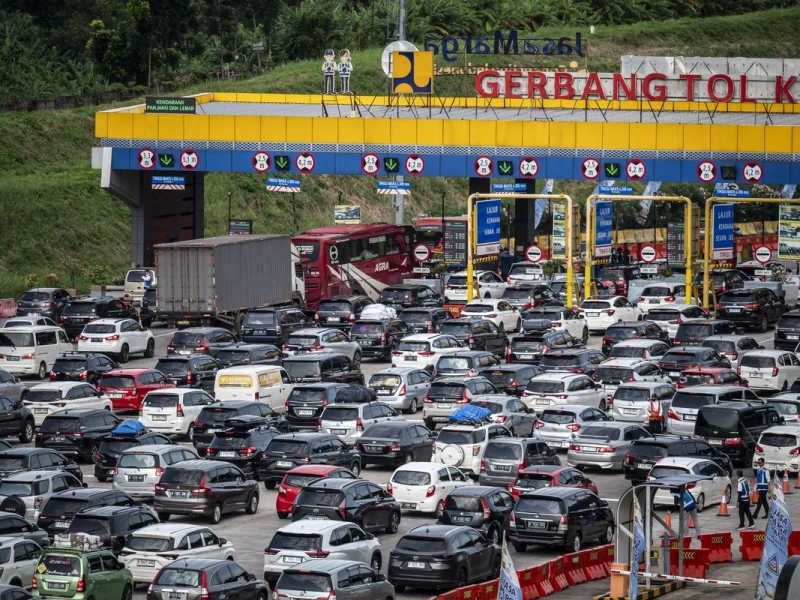 Arus Balik H+6 Lebaran 2025 via Tol Trans Jawa, Banyak Pemudik Belum Kembali