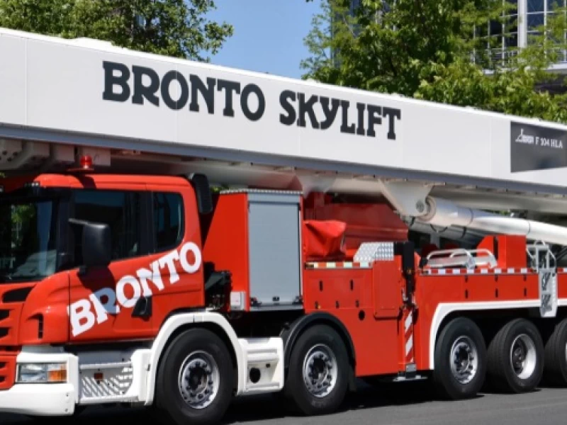 Bronto Skylift: Keunggulan Mobil Damkar yang Dikerahkan di Kebakaran Glodok Plaza