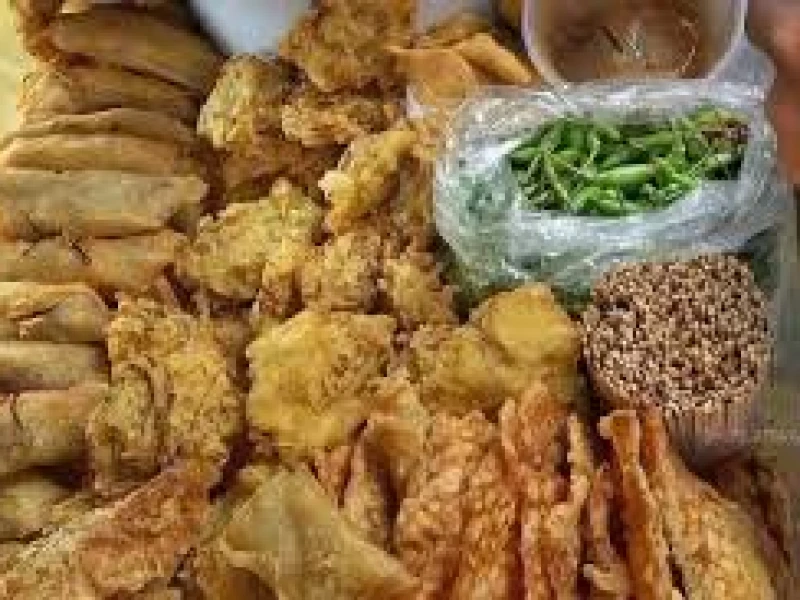 Pernak-pernik Ramadan, Harga Gorengan di Jakarta Versi Kaki Lima hingga Versi Sultan