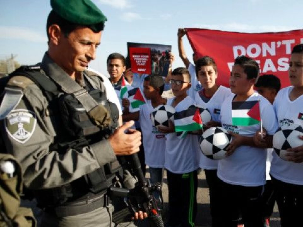 Sepak Bola, dan Standar Ganda Barat yang Terus Berulang