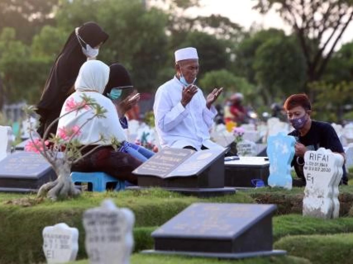 Ziarah Kubur Sambut Lebaran Idul Fitri, Begini Bacaan Doa dan Tahlil
