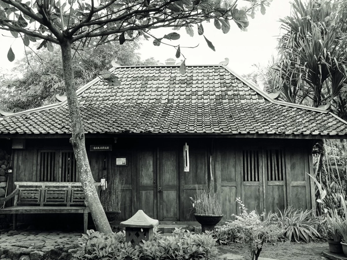 Lebaran: Pulang ke Rumah, Pulang ke Masa Silam