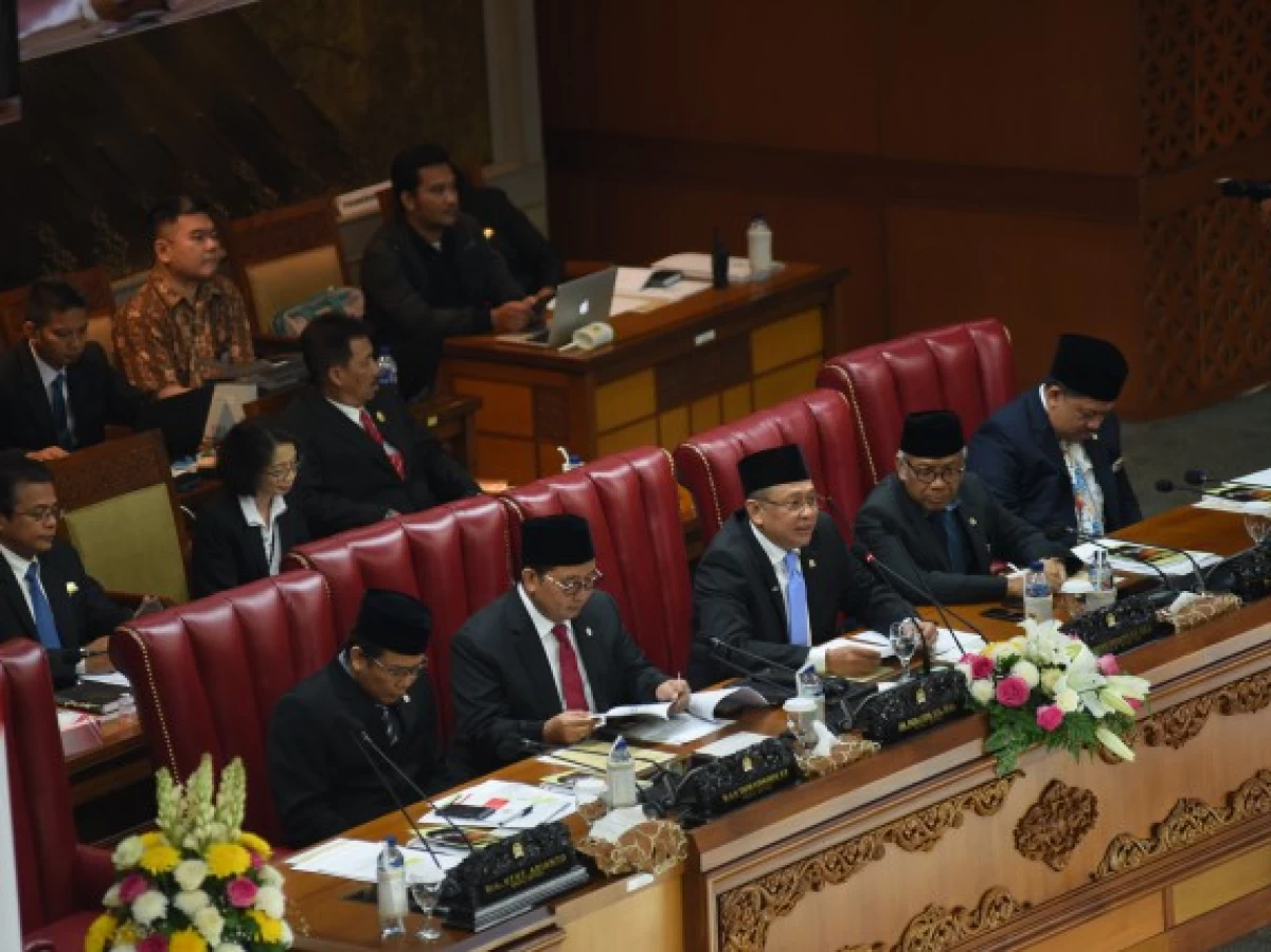 Apakah Boleh Menjamak Shalat karena Rapat?