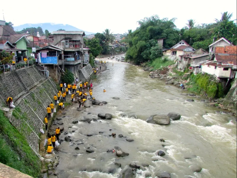 Mengutuk Hujan Sembari Berharap Tidak Banjir? Omong Kosong!