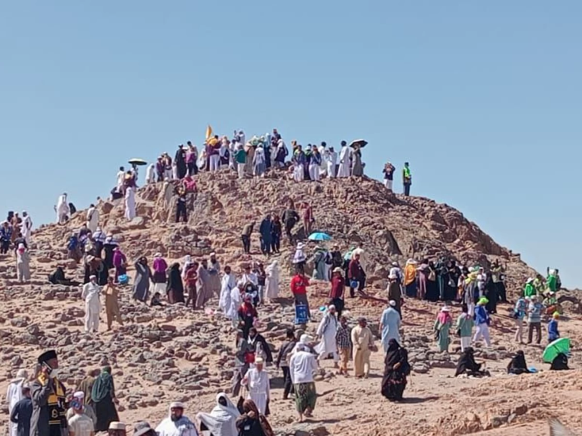 Kunjungi Jabal Uhud, Jemaah Asal Bandung Ini Doakan Seluruh Orang Indonesia Bisa Berhaji