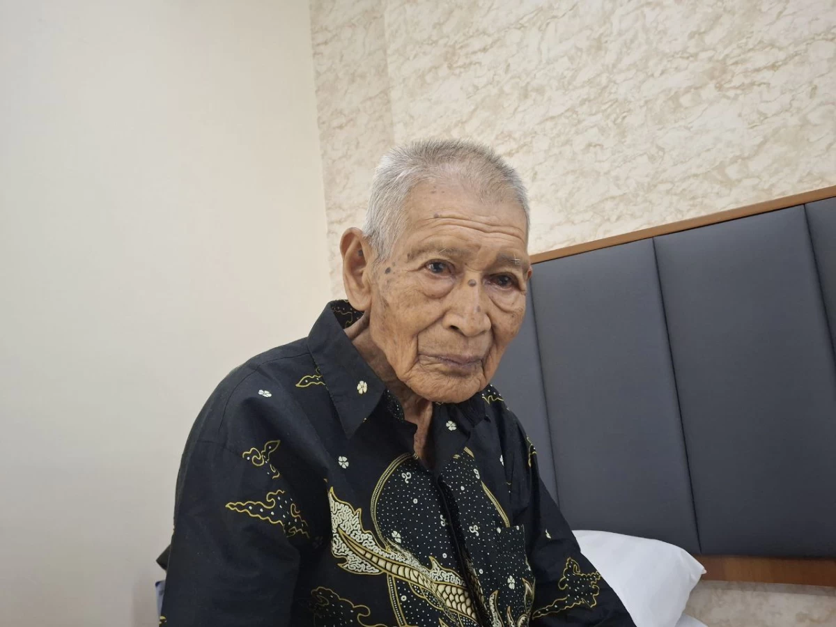 Mbah Imam di Usia 102 Tahun: Tawaf tanpa Bantuan Kursi Roda