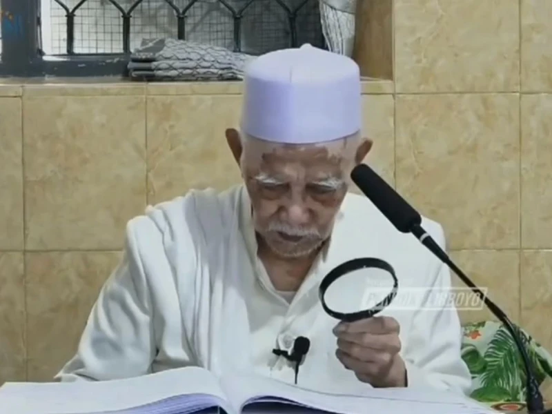 Profil Kiai M Anwar Manshur Lirboyo: Teladan Keistiqamahan dalam Mengaji