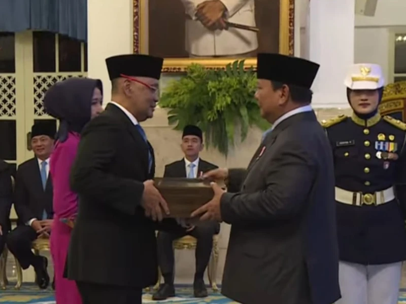 Kiai Yusuf Hasyim Dianugerahi Bintang Mahaputra Utama dari Presiden Prabowo