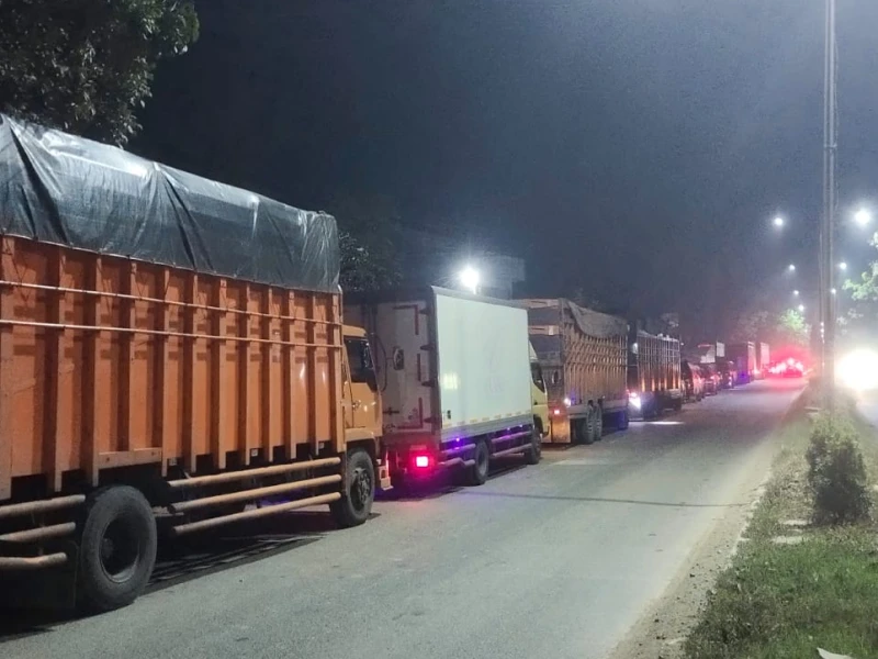 Imbas Pernyataan Bahlil, Antrean BBM Mengular di Aceh Tamiang