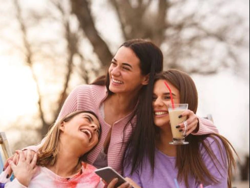 Tanpa Drama, Soft Socializing Jadi Cara Baru Gen Z Bangun Relasi