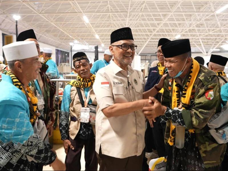 Menhaj Sapa Jemaah SUB-21 di Jeddah, Pastikan Amanah Presiden Terwujud dalam Layanan Haji