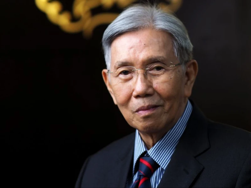 Kwik Kian Gie, Ia yang Tidak Pernah Ikut Berdiri