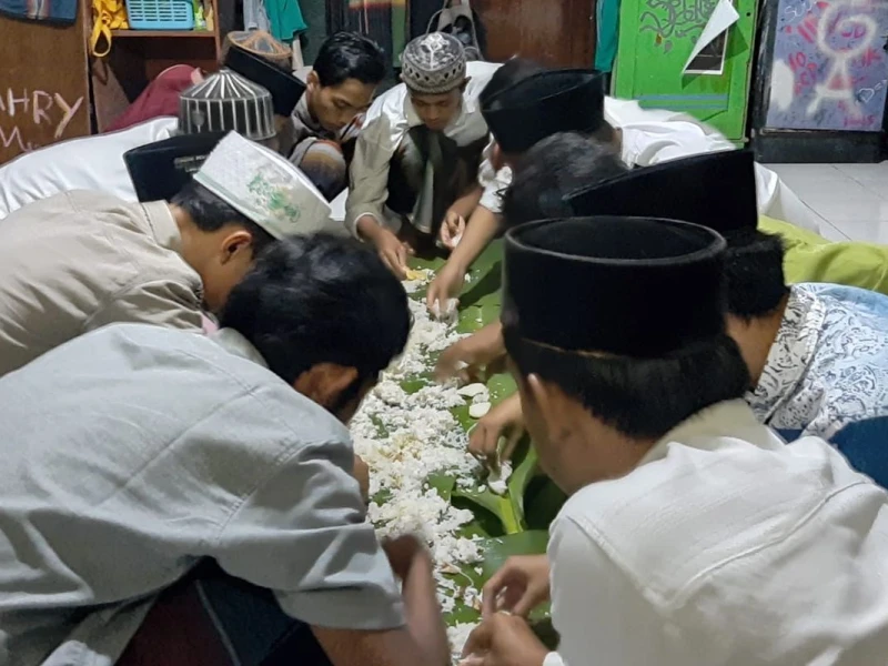 Mengelola MBG di Pesantren Beralas Tradisi Mayoran