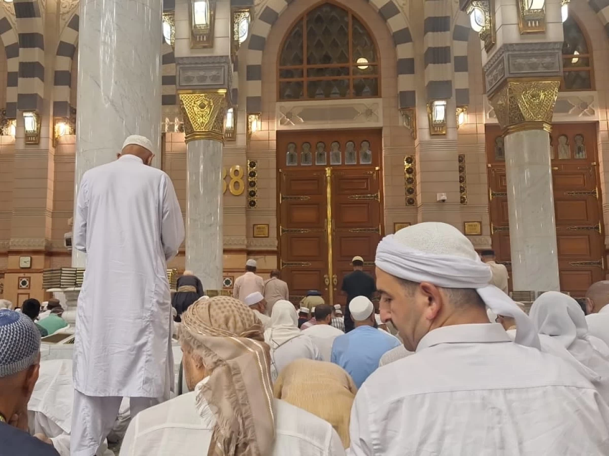 Sholat Arbain di Madinah Tak Pengaruhi Keabsahan Haji