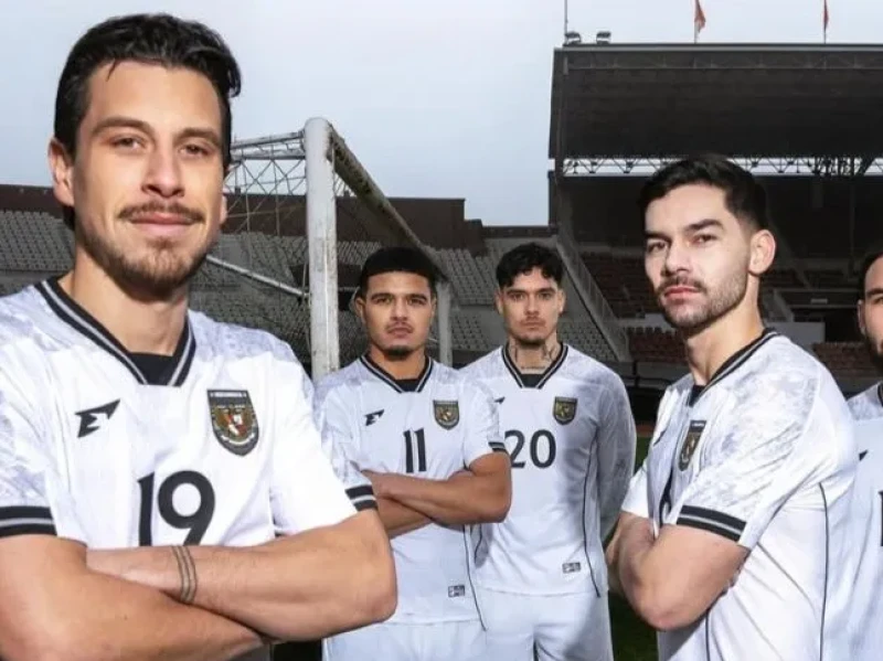 Jersey Tandang Baru Timnas Indonesia 2025 Dominan Warna Putih