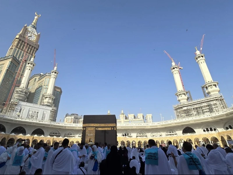 Doa ketika Melihat Ka'bah: Arab, Latin, dan Artinya