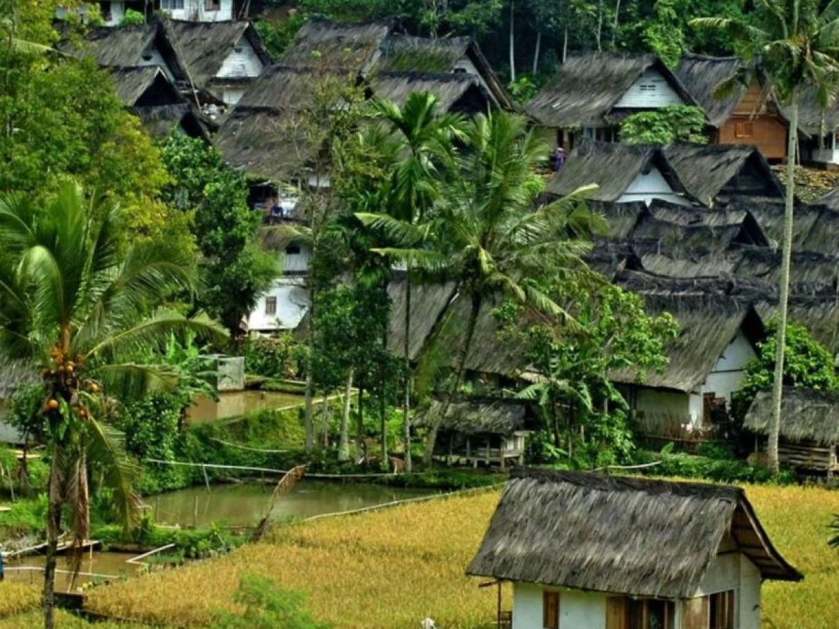 Nilai-nilai Kearifan Lokal dan Internalisasinya di Kampung Dukuh Cikelet Garut Jawa Barat