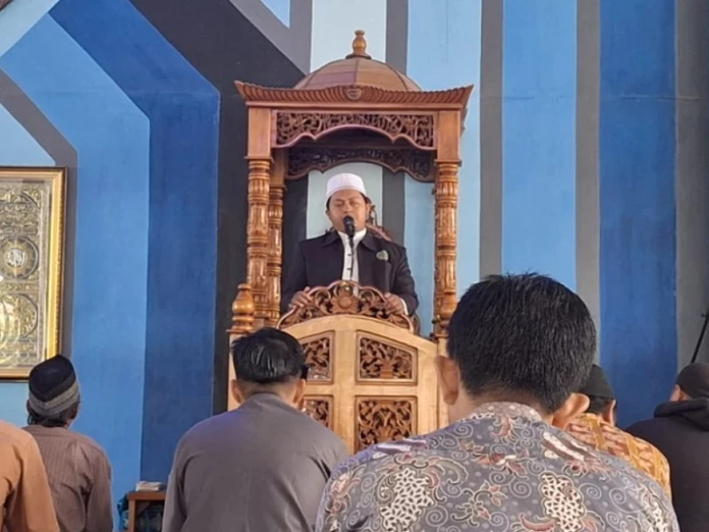 Khatib Haus, Bolehkah Minum Saat Khutbah Jumat?