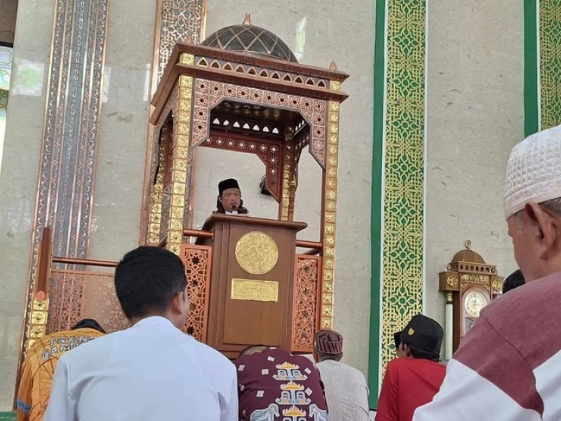 Bolehkah Menegur Orang yang Berisik saat Khutbah Jumat?