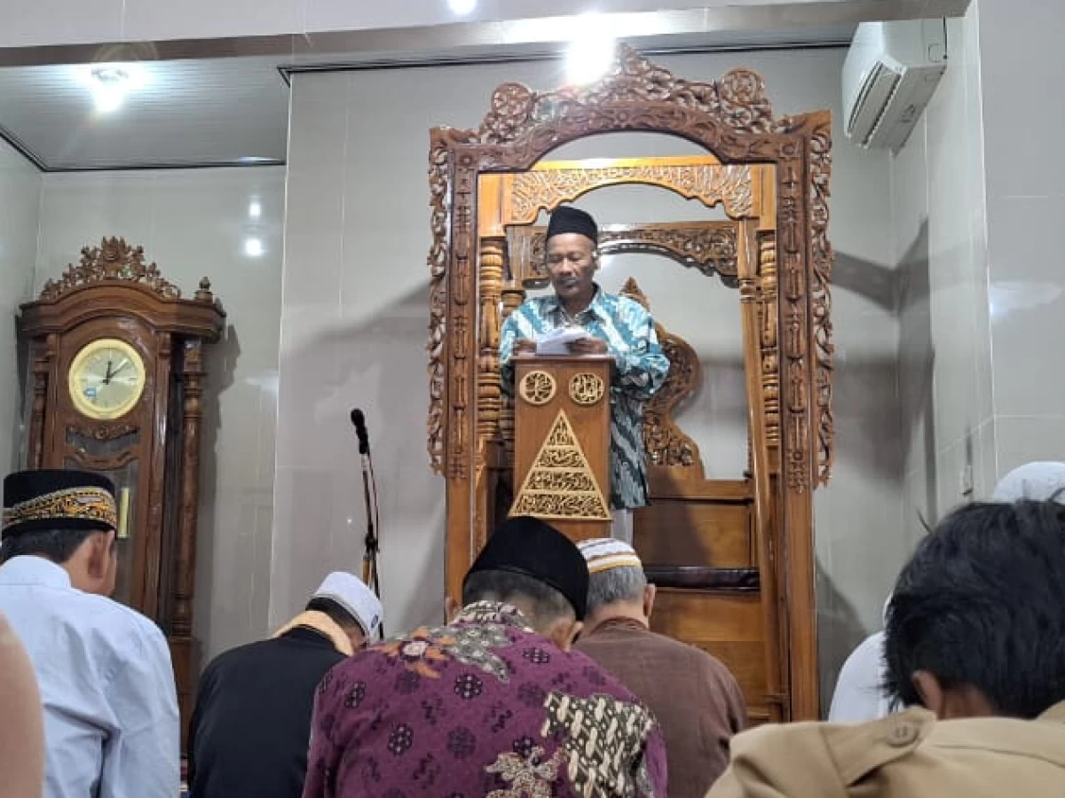 Hukum Mengingatkan Orang Berisik saat Khutbah Jumat Berlangsung